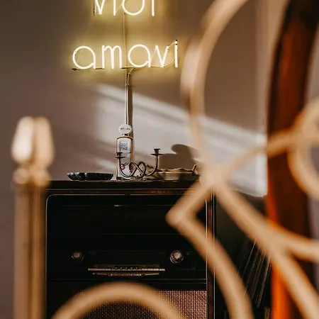 Deluxe Uncle Vassos Thessaloniki