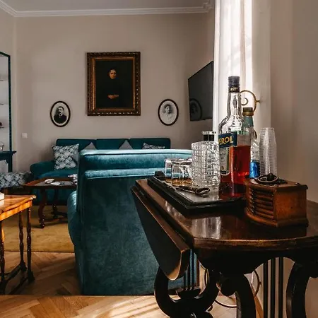 Deluxe Uncle Vassos Thessaloniki