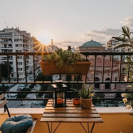 Deluxe Uncle Vassos * Thessaloniki