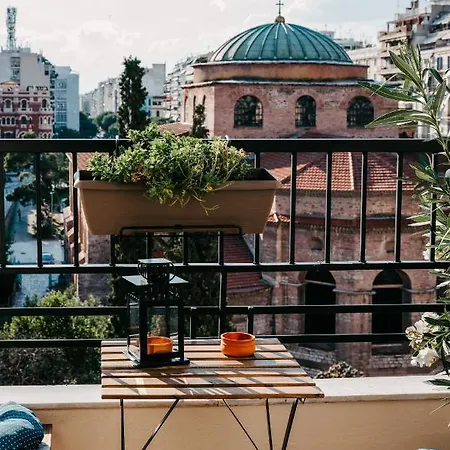 Deluxe Uncle Vassos Thessaloniki