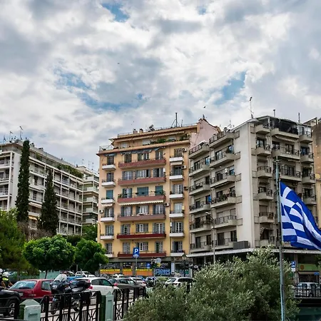 Deluxe Uncle Vassos Apartment *