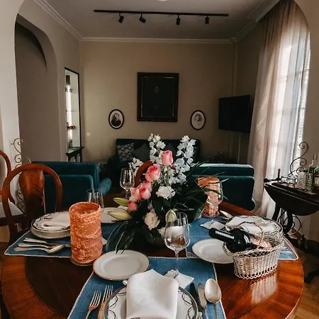 Deluxe Uncle Vassos Apartment *