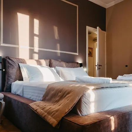 Deluxe Uncle Vassos *