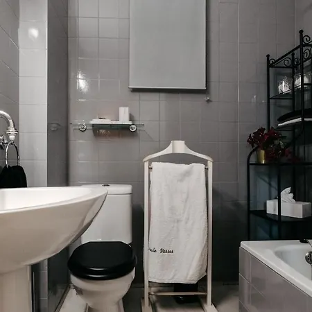 Deluxe Uncle Vassos テッサロニキ